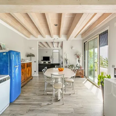 Moderna E Stupenda Di Recente Costruzione Con Grande Giardino Privato A *