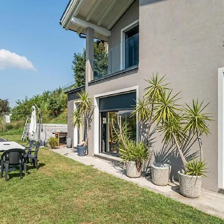 Holiday home Moderna E Stupenda Di Recente Costruzione Con Grande Giardino Privato A *
