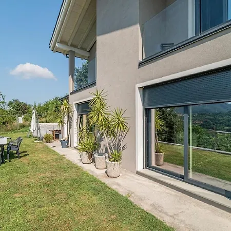 Moderna E Stupenda Di Recente Costruzione Con Grande Giardino Privato A *