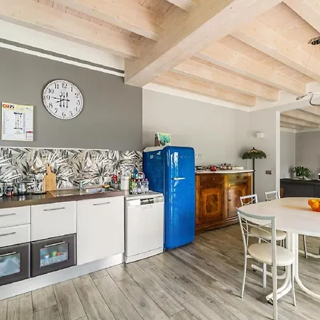 Moderna E Stupenda Di Recente Costruzione Con Grande Giardino Privato A Holiday home