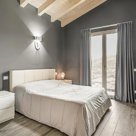 Moderna E Stupenda Di Recente Costruzione Con Grande Giardino Privato A * Cernobbio